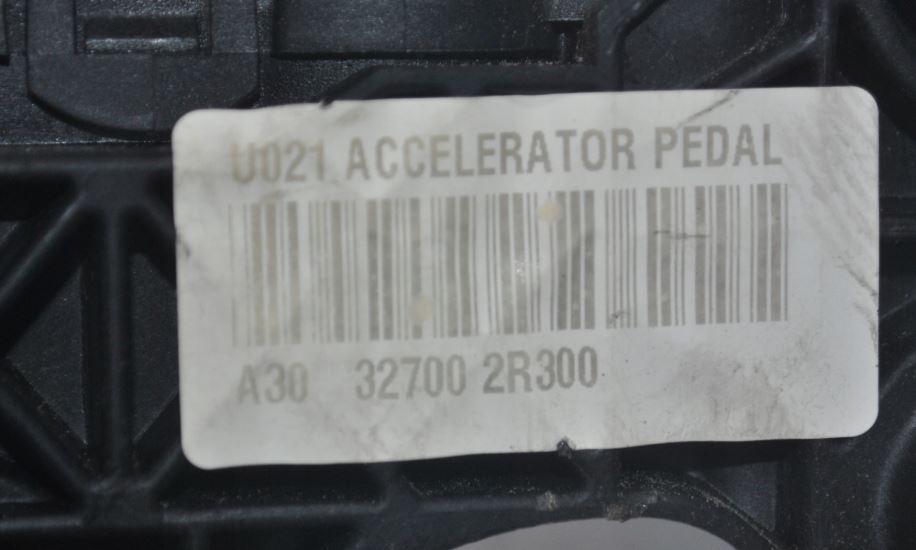Hyundai I30 I 2007-2012 hatchback 1.6 CRDI diesel MT 66 kW 2007  Potenciometer plynového pedálu 32700-2R300
