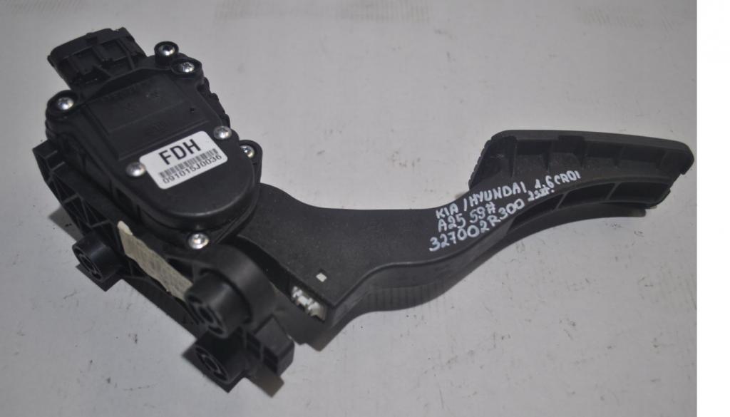 Hyundai I30 I 2007-2012 hatchback 1.6 CRDI diesel MT 66 kW 2007  Potenciometer plynového pedálu 32700-2R300