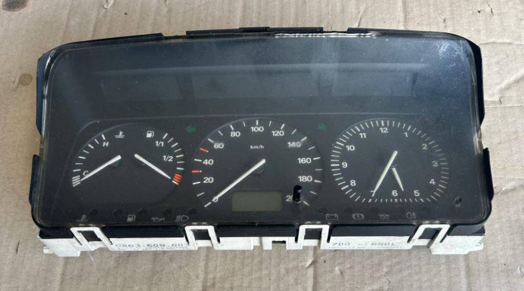 Volkswagen Transporter T4 1990-2003 1.9 D diesel 45 kW 1995  Prístrojová doska 7D0919850L