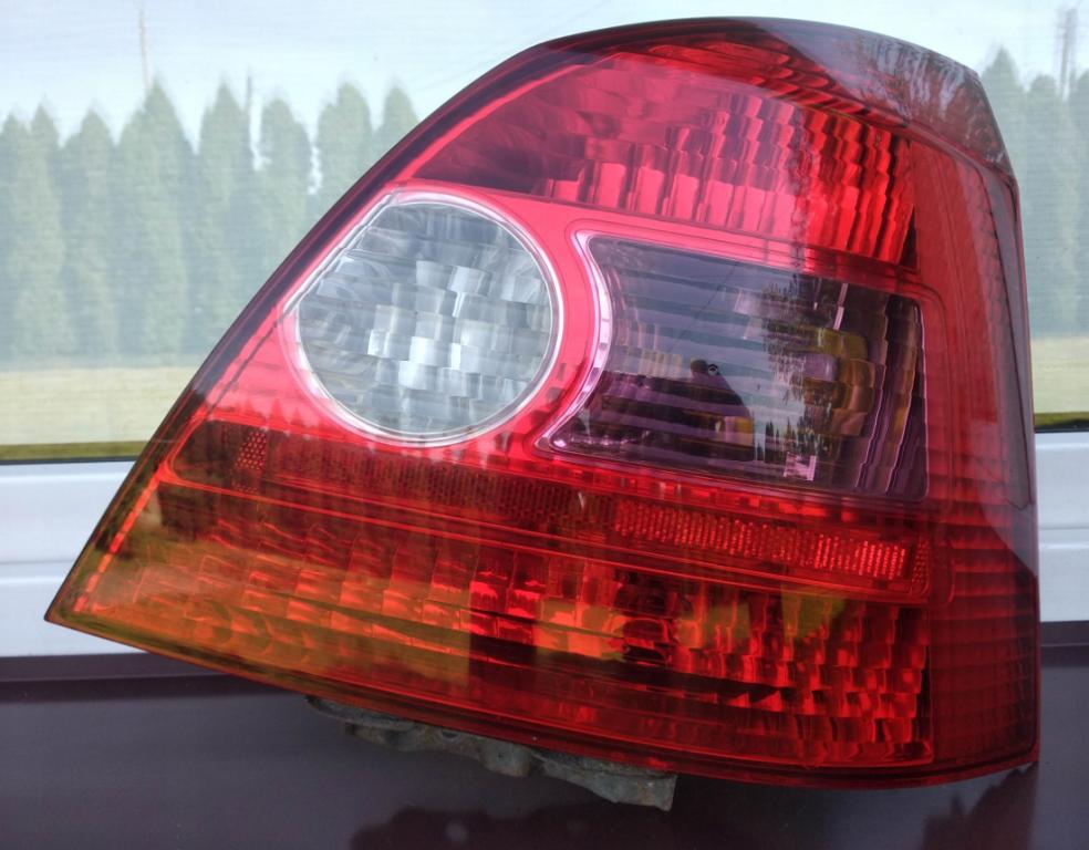 Honda Civic VII 2000-2006 hatchback Svetlo zadné pravé 890228