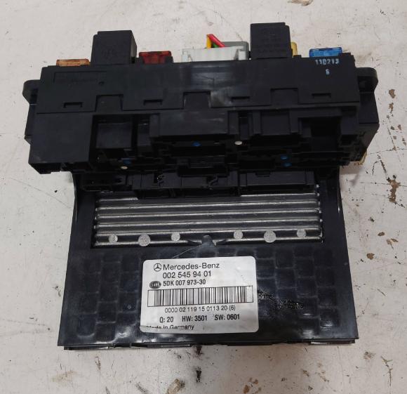 Mercedes C W203 2000-2007 combi 2.7 CDI diesel MT 125 kW 2003  Poistková skrinka 0025459401
