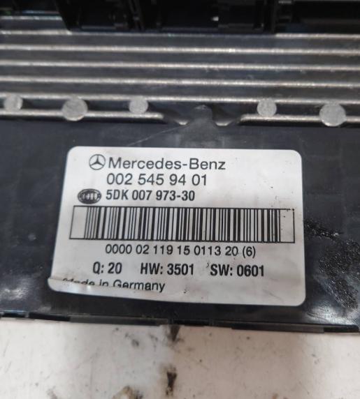 Mercedes C W203 2000-2007 combi 2.7 CDI diesel MT 125 kW 2003 Poistková skrinka 0025459401