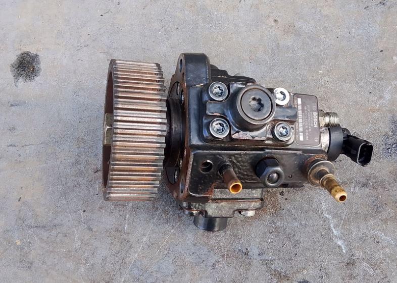 Lancia Delta III 2008-2014 hatchback 1.9 JTD diesel MT 139.5 kW 2008  Vstrekovacie čerpadlo 0445010166