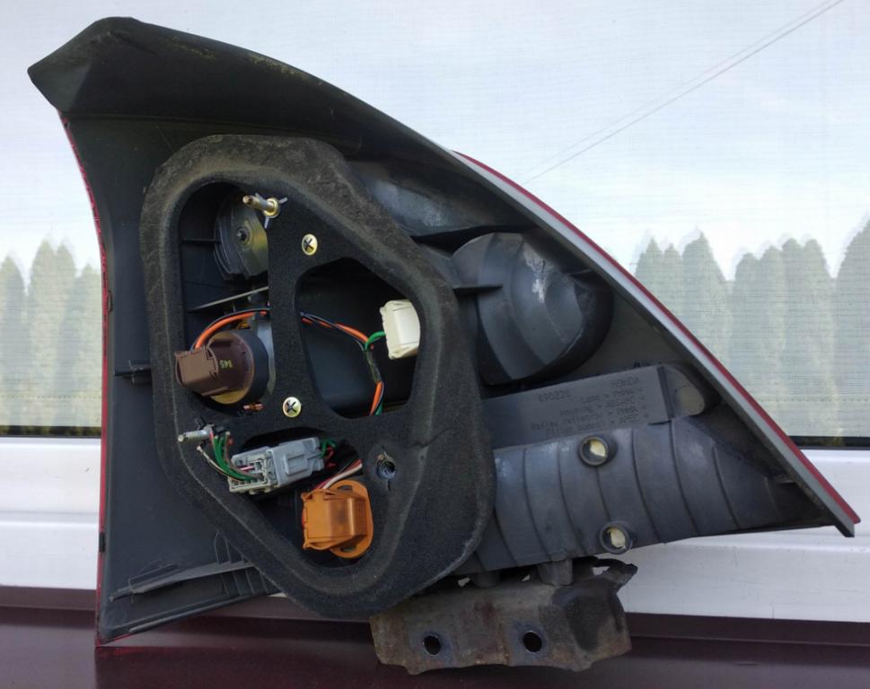 Honda Civic VII 2000-2006 hatchback Svetlo zadné pravé 890228