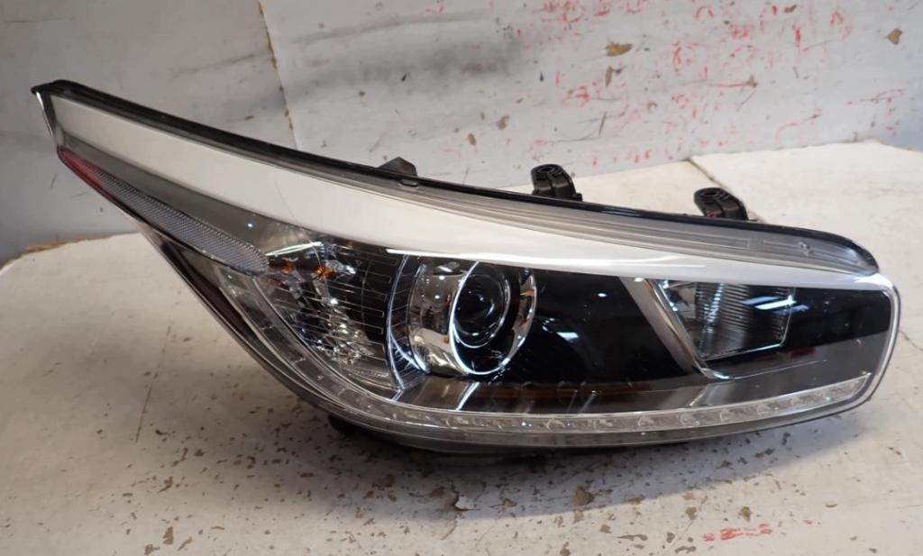 Kia Ceed II 2012-2018 Svetlo predné pravé 92102-A2260