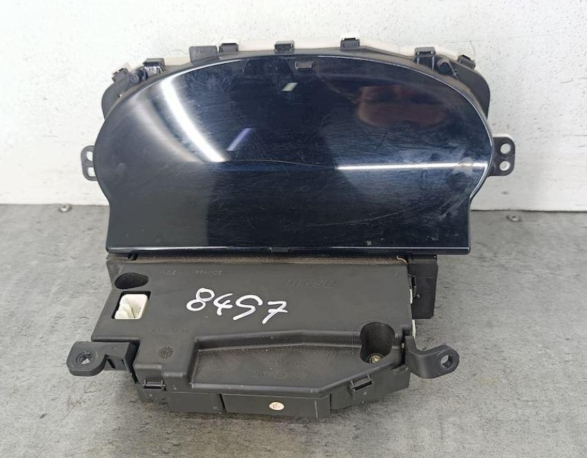 Toyota Yaris I 1999-2005 hatchback 1.0 16v petrol 50 kW 2001  Prístrojová doska 21655864-5 21655865-3