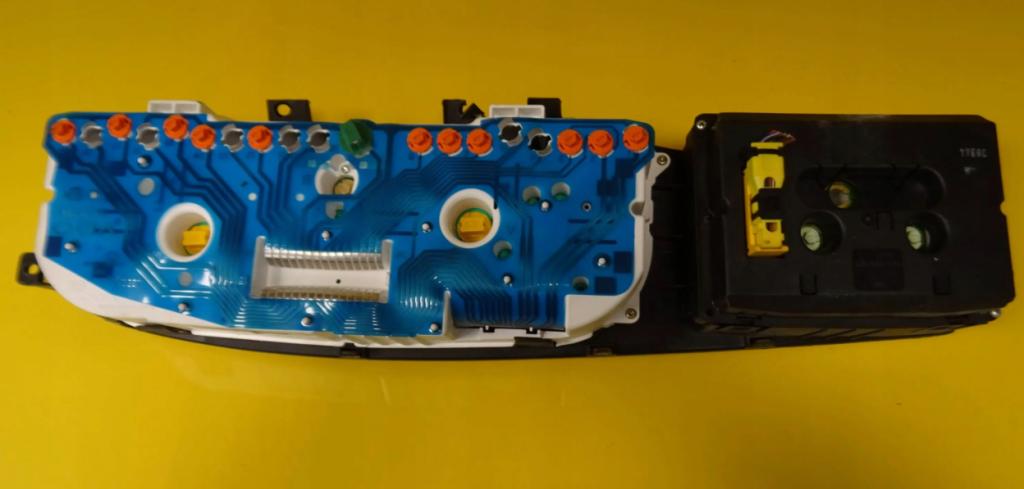 Opel Vectra B 1995-2002 2.0 16v petrol 100 kW 1998  Prístrojová doska 09134518LC