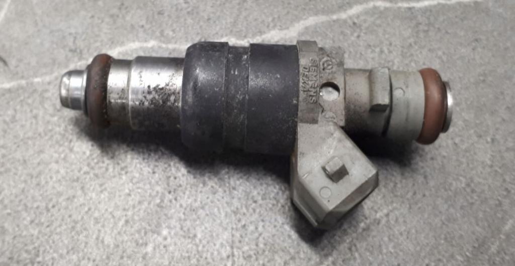 Mercedes C W202 1993-2001 sedan 1.8 petrol MT 90 kW 1993  Vstrekovač paliva 0000787423