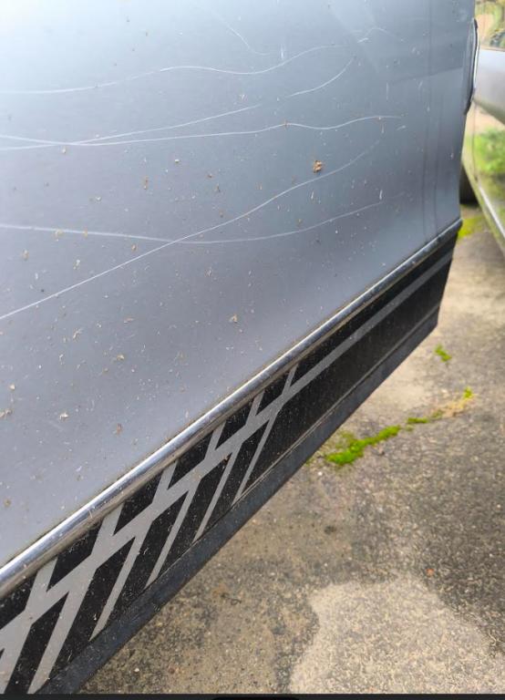 Volkswagen Passat B6 2005-2010 combi 1.9 TDI diesel BLS MT 77 kW 2006  Dvere predné ľavé 8E / A7W  -  bez zrkadla