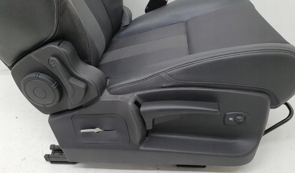 Renault Megane III 2008-2016 combi 1.4 TCE petrol MT 96 kW 20111 Sedadlo predné pravé