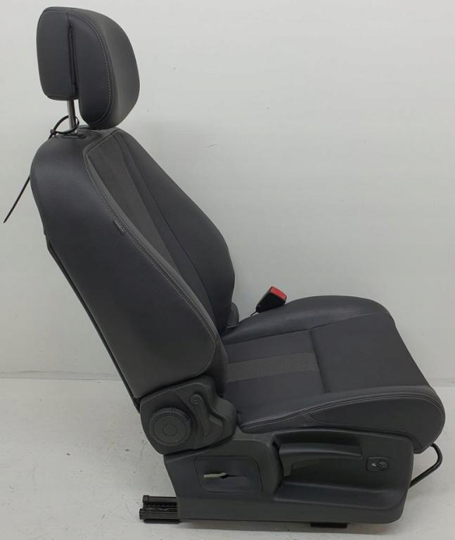 Renault Megane III 2008-2016 combi 1.4 TCE petrol MT 96 kW 20111 Sedadlo predné pravé