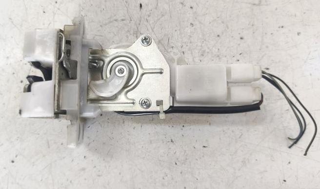 Suzuki SX4 I 2006-2014 hatchback Zámok zadnej kapoty B6765