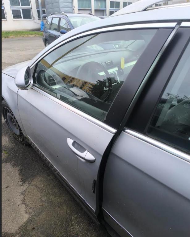 Volkswagen Passat B6 2005-2010 combi 1.9 TDI diesel BLS MT 77 kW 2006  Dvere predné ľavé 8E / A7W  -  bez zrkadla