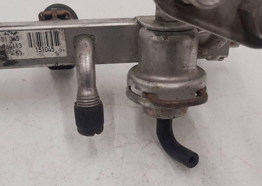 Opel Corsa B 1993-1999 hatchback 1.2 16v petrol MT 48 kW 2000  Vstrekovacia lišta 0280151045 028155764