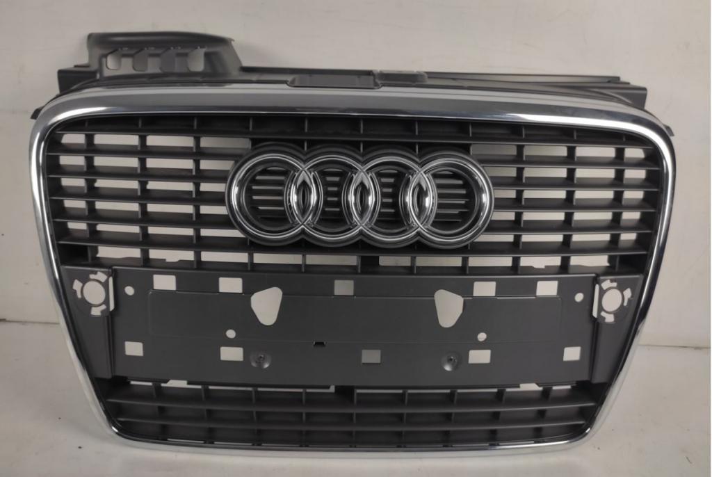 Audi A4 B7 2004-2008 combi 1.9 TDI diesel MT 85 kW 2005  Mriežka predná (maska chladiča) 8E0853651J