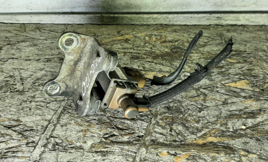 Toyota Land Cruiser J120 2002-2010 hatchback 3.0 D4D diesel AT 120 kW 2004  Podtlakový ventil 25819-30010
