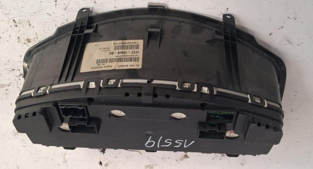 Fiat Stilo hatchback 1.9 JTD diesel MT 85 kW 2004  Prístrojová doska 1FCF10849BG
