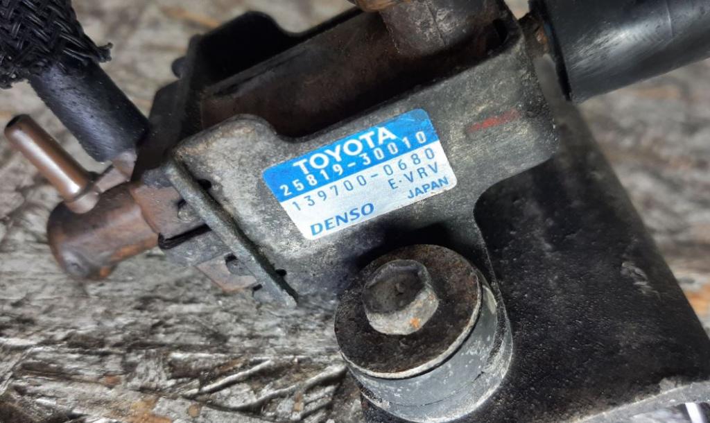 Toyota Land Cruiser J120 2002-2010 hatchback 3.0 D4D diesel AT 120 kW 2004  Podtlakový ventil 25819-30010