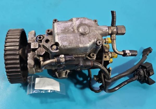 Volkswagen Passat B5 1995-2005 sedan 1.9 TDI diesel MT 81 kW 1996  Vstrekovacie čerpadlo 0460404986 028130115A