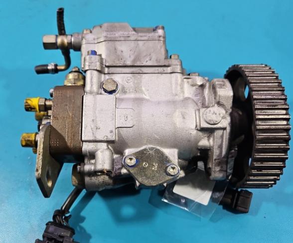 Volkswagen Passat B5 1995-2005 sedan 1.9 TDI diesel MT 81 kW 1996  Vstrekovacie čerpadlo 0460404986 028130115A