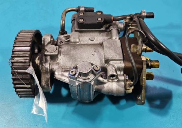 Volkswagen Passat B5 1995-2005 sedan 1.9 TDI diesel MT 81 kW 1996  Vstrekovacie čerpadlo 0460404986 028130115A