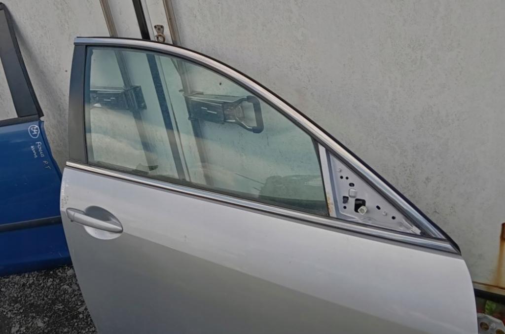 Mazda 6 II GH 2007-2012 hatchback 2.2 CITD diesel MT 120 kW 2009  Dvere predné pravé