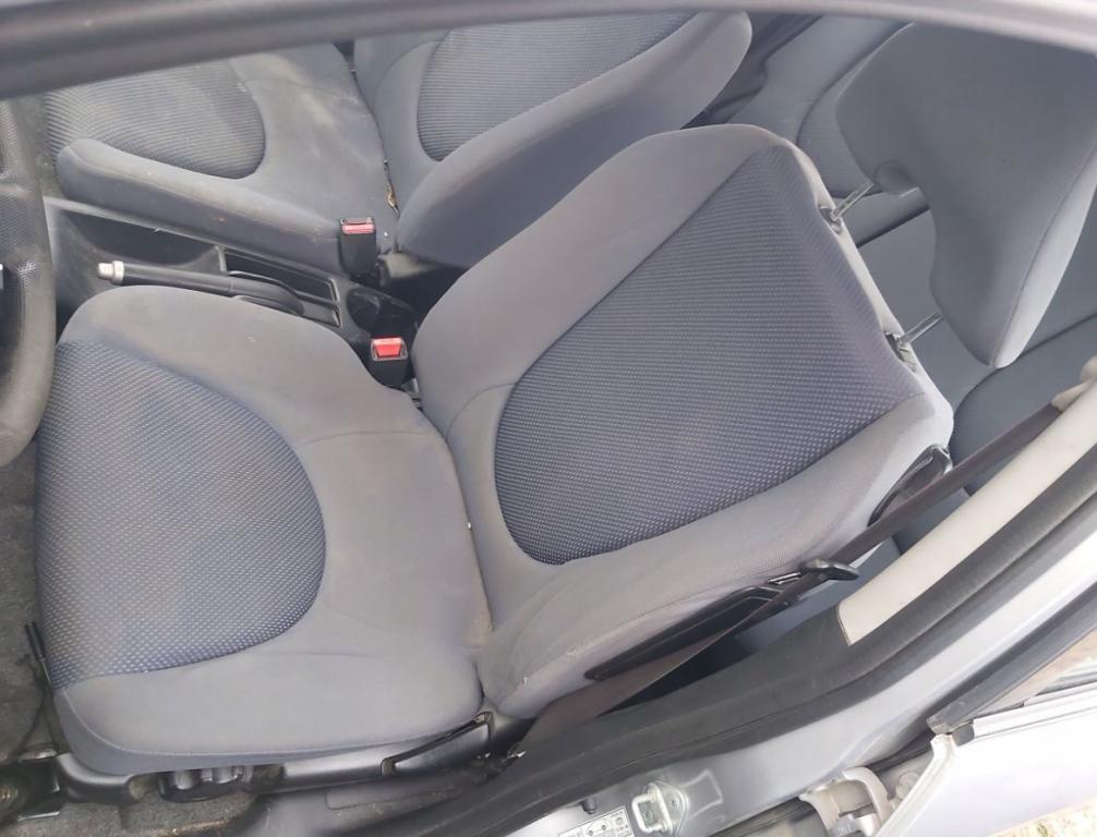 Honda Jazz II 2002-2008 hatchback 1.4 8v petrol 61 kW 2002  Sedadlo predné ľavé