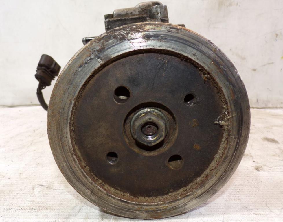 Volkswagen LT II 1996-2006 2.5 TDI diesel MT 75 kW 1999 Vstrekovacie čerpadlo 074130107N