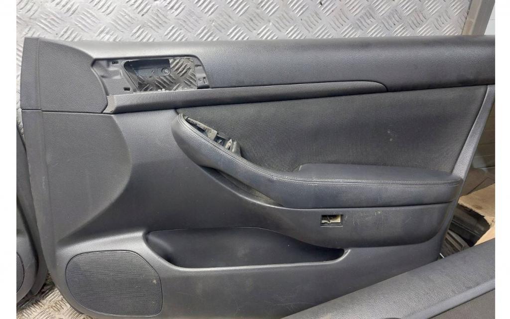 Toyota Avensis II T25 2003-2008 combi 1.8 VVTi 16v petrol 95 kW 2003 Tapacír-komplet