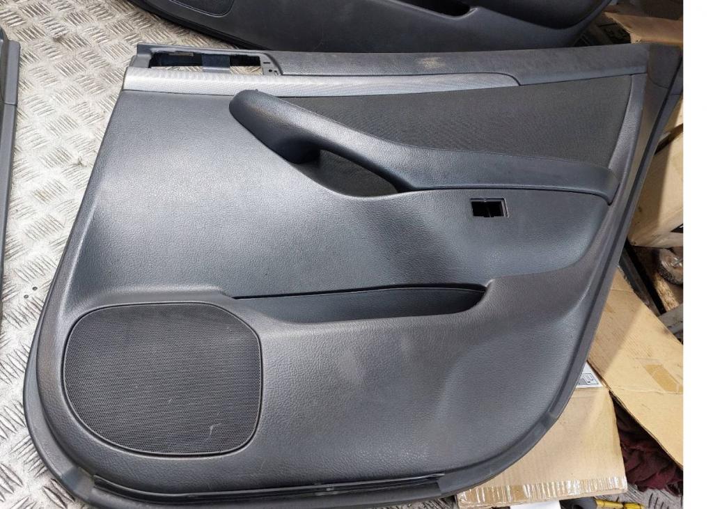 Toyota Avensis II T25 2003-2008 combi 1.8 VVTi 16v petrol 95 kW 2003 Tapacír-komplet
