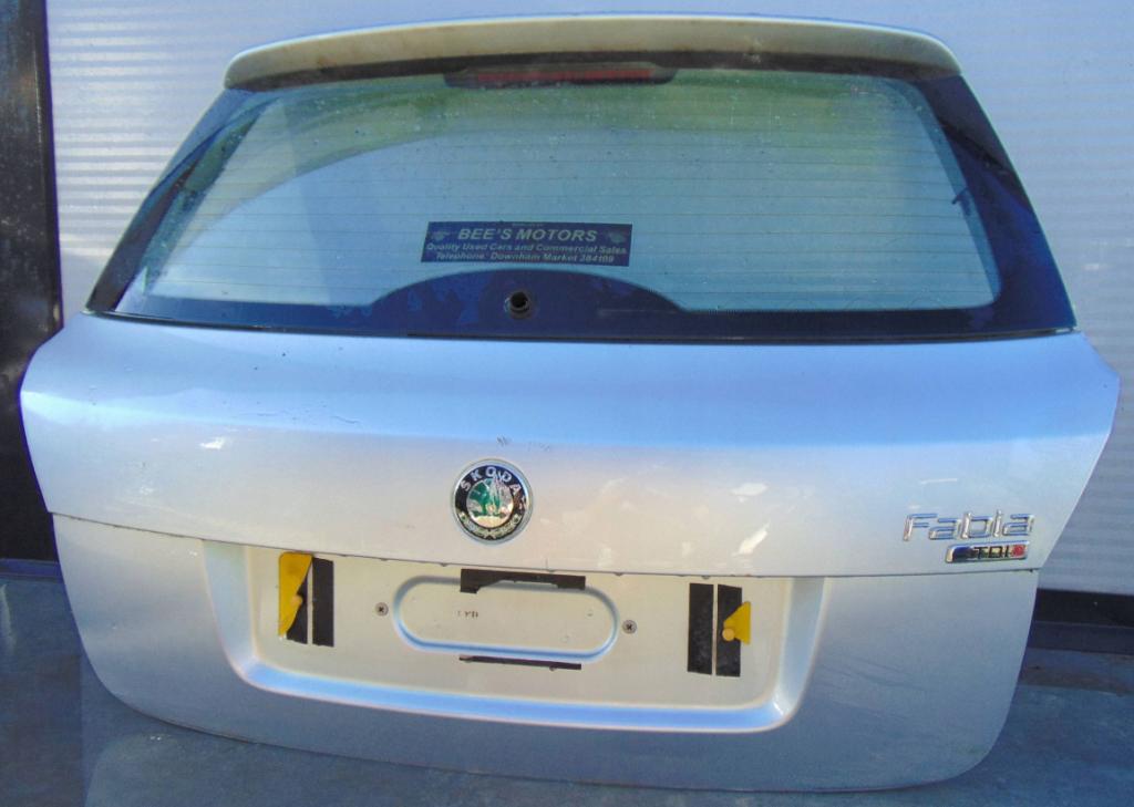Skoda Fabia II 2007-2014 hatchback Kapota zadná (kufor) LA7W 8E8E 9156