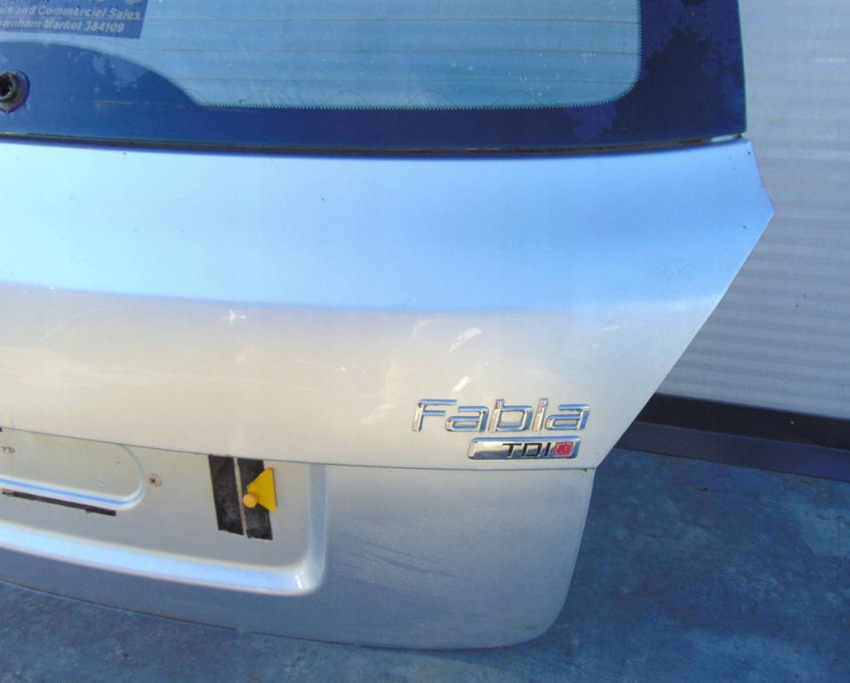 Skoda Fabia II 2007-2014 hatchback Kapota zadná (kufor) LA7W 8E8E 9156