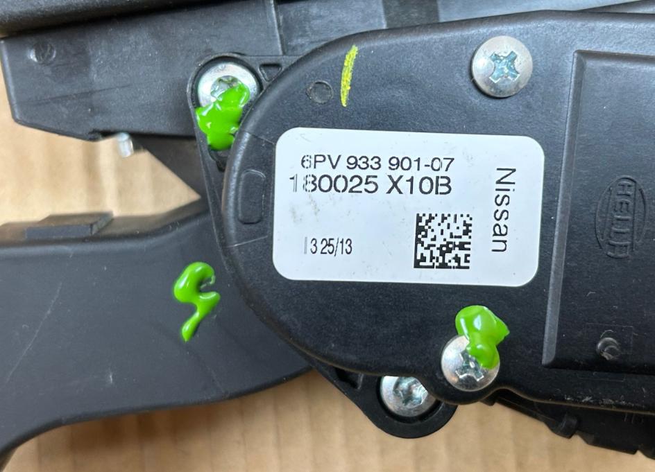Nissan Navara II 2004- D40 pickup Potenciometer plynového pedálu 180025X10B 6PV93390107