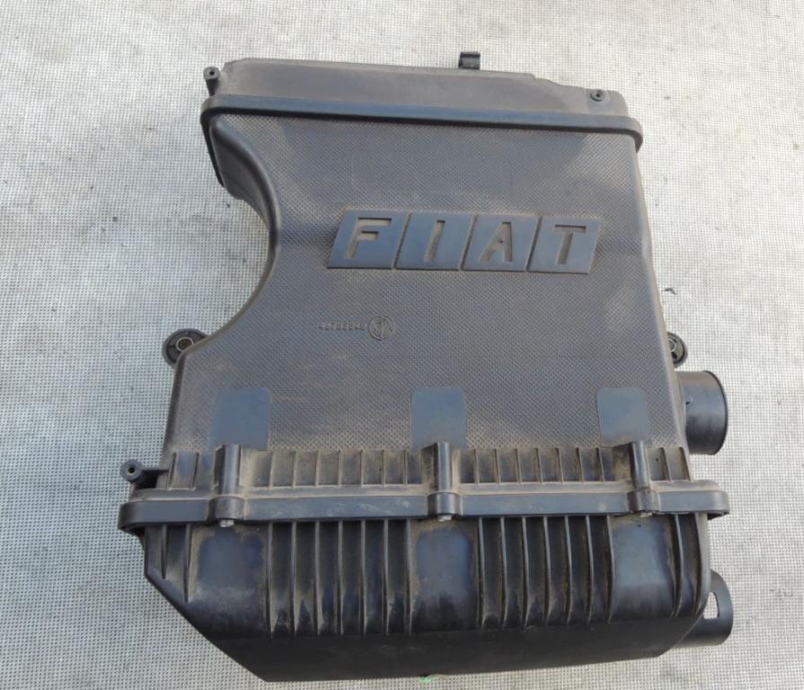 Fiat Bravo II 2007-2014 hatchback 1.4 16v petrol MT 66 kW 2008  Obal vzduchového filtra 46783548