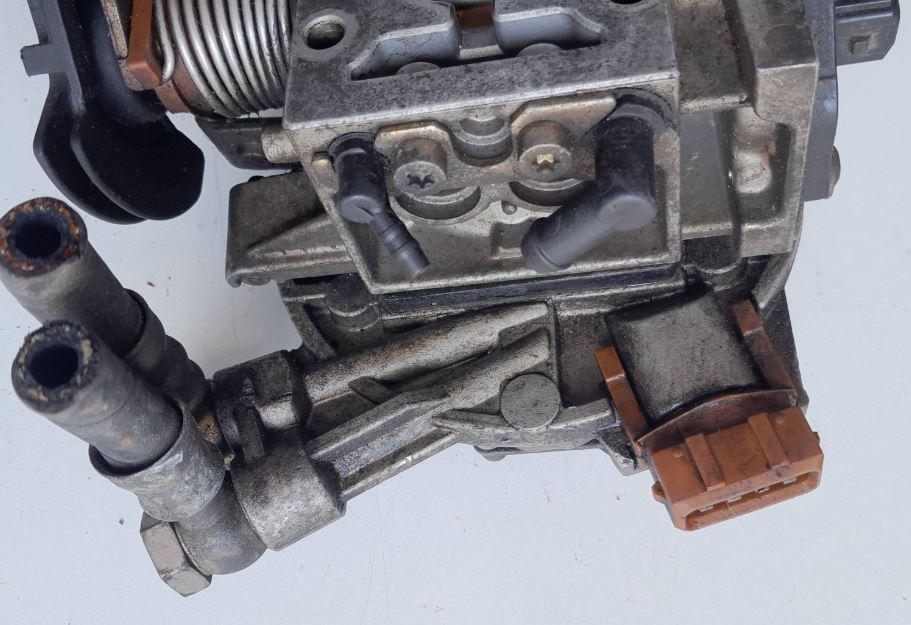 Volkswagen Golf III 1991-1998 hatchback 1.4 petrol MT 44 kW 1996  Karburátor 3435201569 0132008600 0438201105