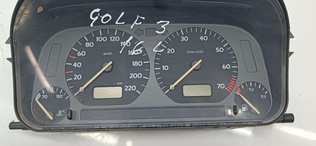 Volkswagen Golf III 1991-1998 hatchback 1.6 petrol MT 55 kW 1995  Prístrojová doska 1H0919860B