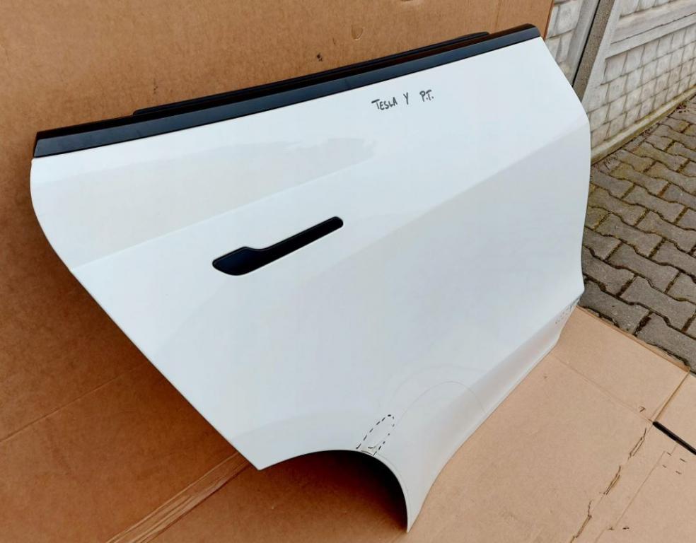 Tesla Model Y 2022 Dvere zadné pravé PPSB