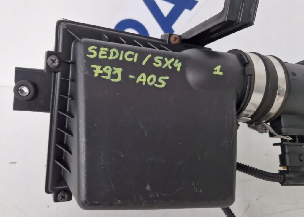 Suzuki SX4 I 2006-2014 hatchback 1.9 DDIS diesel MT 88 kW 2008  Obal vzduchového filtra 79J-A05