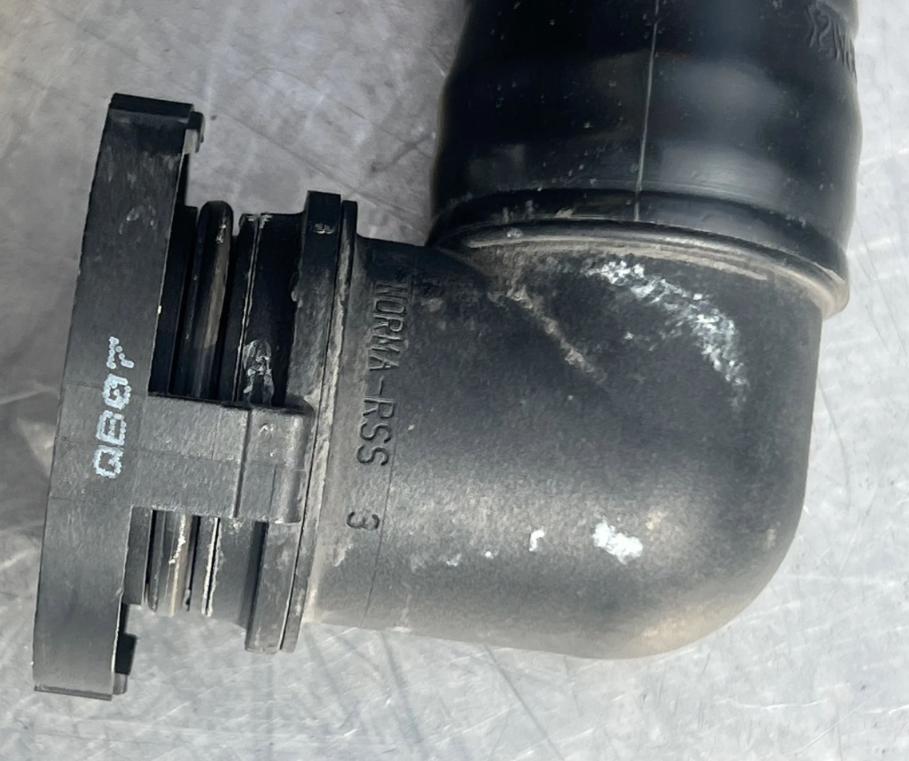 Volkswagen Golf V 2003-2009 combi Hadica chladenia vzduchu 1K0131149C