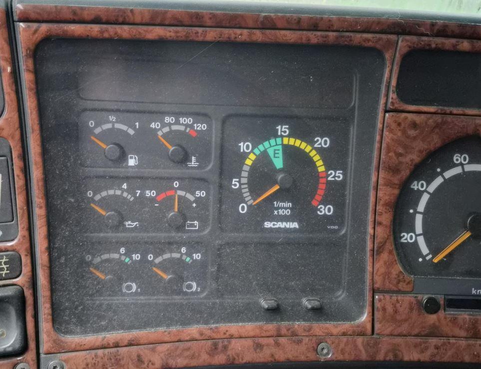 Scania  114    Prístrojová doska