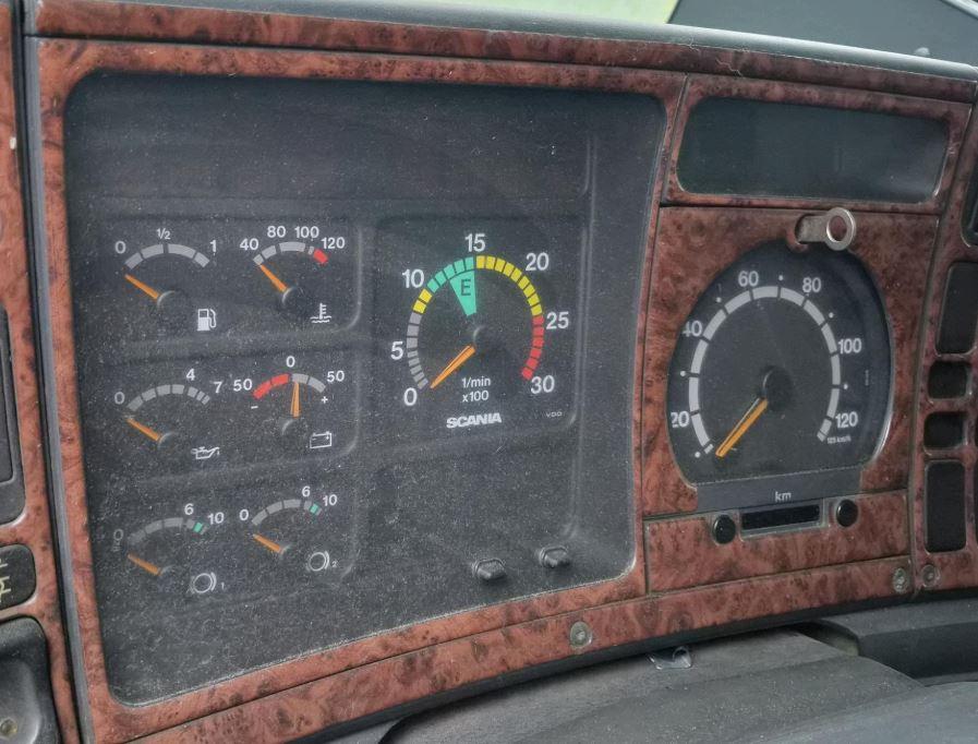 Scania  114    Prístrojová doska