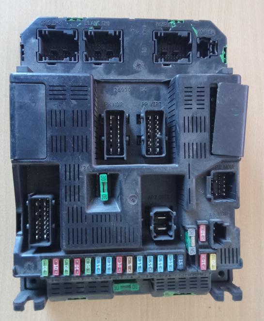 Peugeot 307 hatchback 1.6 16v petrol MT 80 kW Modul BSI 9644098380