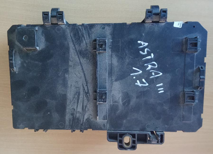 Opel Astra III 2004-2014 combi 1.7 CDTI diesel MT 2006  Modul BSI 13220831