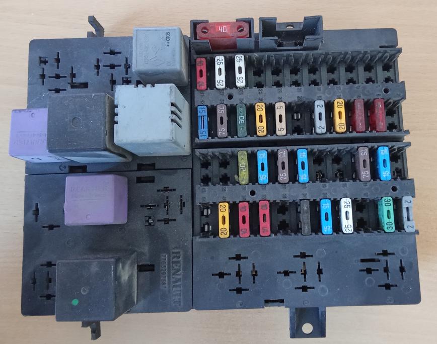 Opel Movano I 1999-2003 hatchback 2.8 DTI Poistková skrinka 7703297587