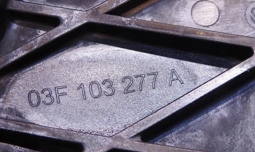 Skoda Fabia II 2007-2014 hatchback 1.2 12v petrol MT 51 kW 2008  Kryt rozvodu motora 03F103277A