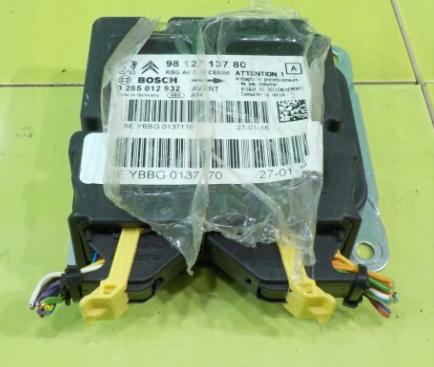 Peugeot 2008 I 2013-2019 hatchback 1.2 2016 Riadiaca jednotka airbagu 9812713780
