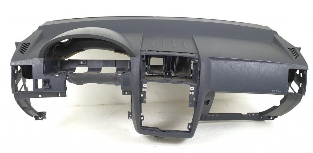 Hyundai Getz hatchback 1.1 petrol MT 46 kW 2003  Palubná doska 84711-1C000