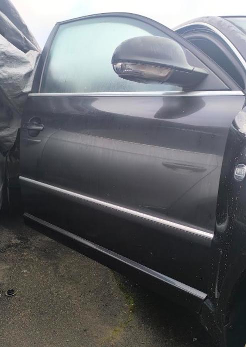 Skoda Superb I 2001-2008 sedan 1.9 TDI diesel MT 85 kW 2007  Dvere predné pravé 