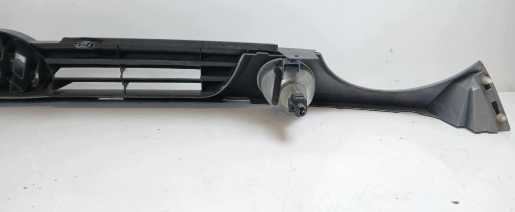Volkswagen Lupo hatchback Mriežka predná (maska chladiča)