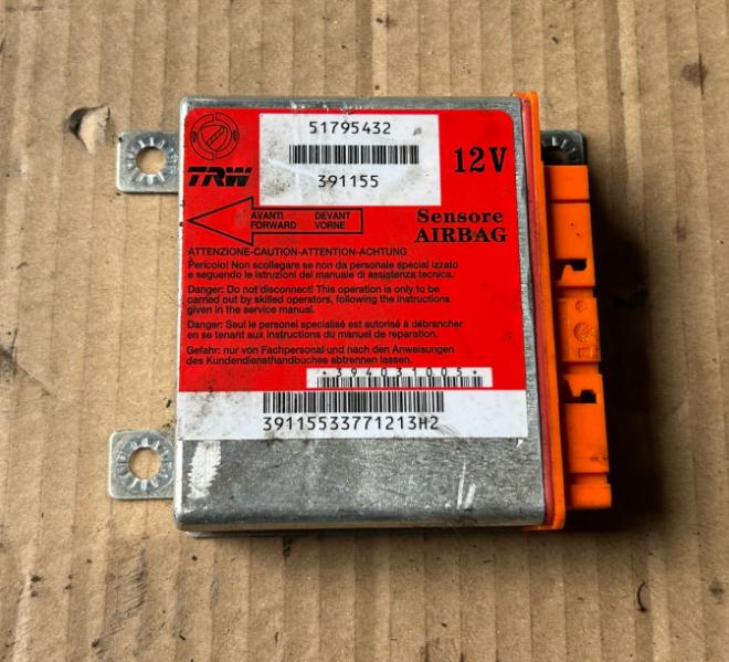 Fiat Punto Grande hatchback 1.4 petrol MT 57 kW 2006  Riadiaca jednotka airbagu 51795432